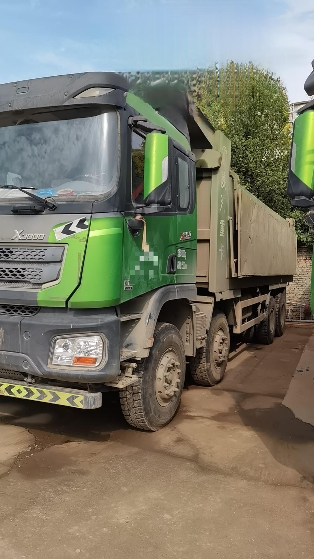 21年陕汽德龙绿皮拉土车