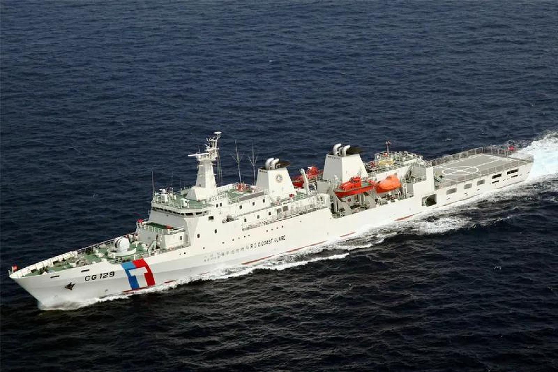 中国3000吨级巡逻舰,舰长119米,舰宽152米,满载排水量3694吨