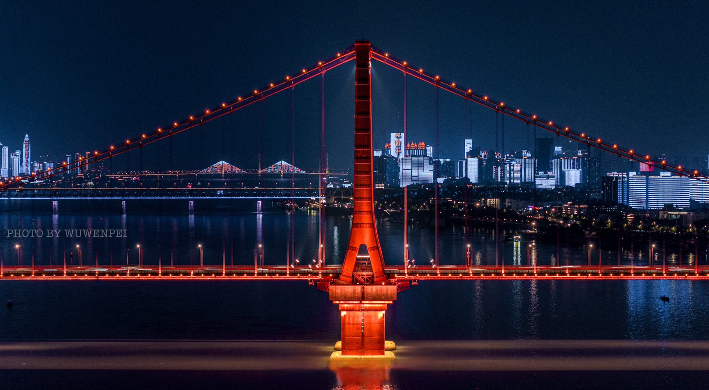 武汉长江上的靓"仔"——鹦鹉洲长江大桥  #博主拍武汉#(via攝影師吳文