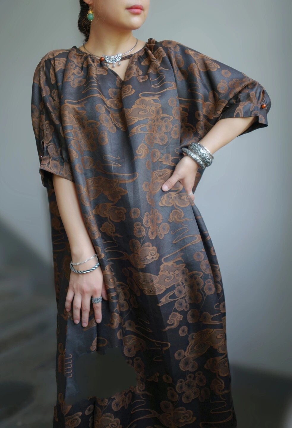 祥云香云纱袍子(裁剪图) 对祥云的纹饰没有抵抗力,今天入秋第一件袍子