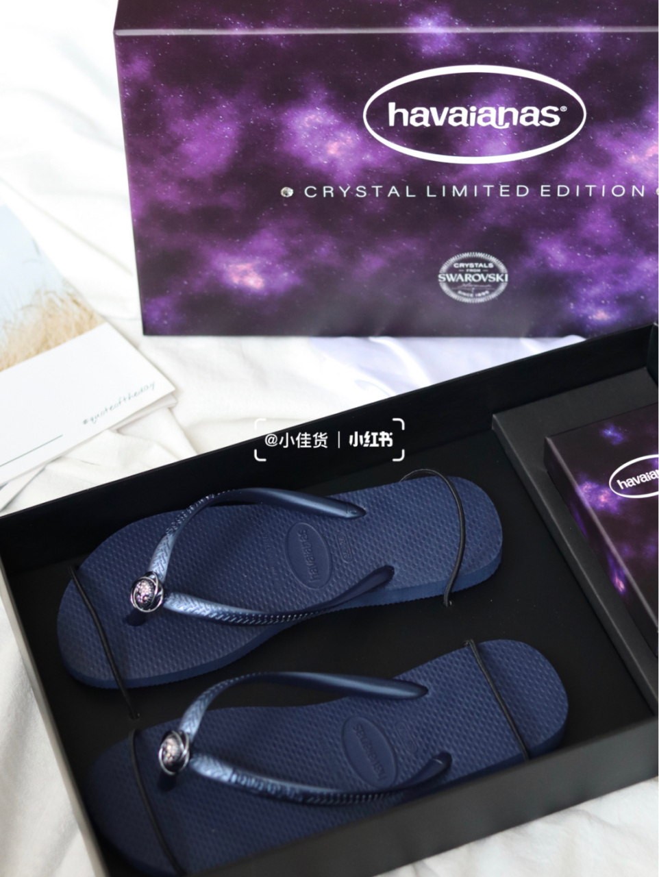 舒适本命的人字拖简直是生命源泉 一件白t/一条热裤/一双拖孩 慵懒