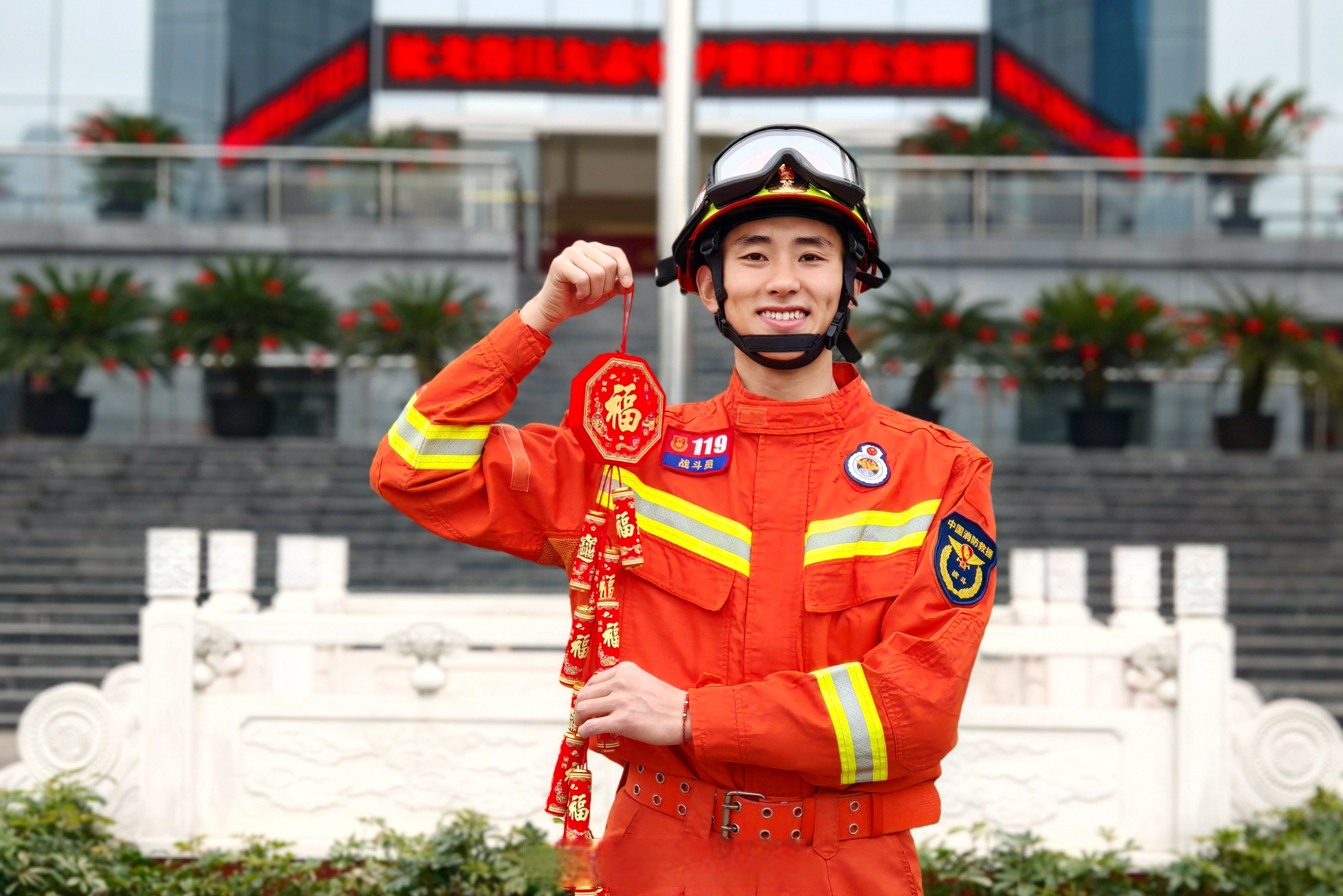 小年一到年味拉满,看四川资阳消防"蓝朋友"这组新春组图,张张藏着欢乐