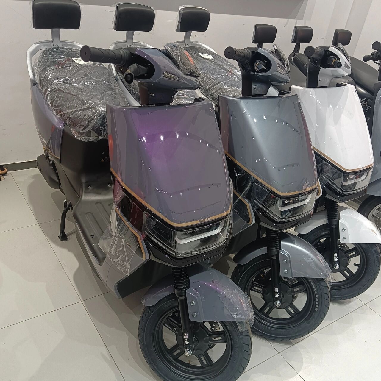 雅迪欧陆72v20 an→279990 续航:80km 电池:70v20an雅迪专用电池(图