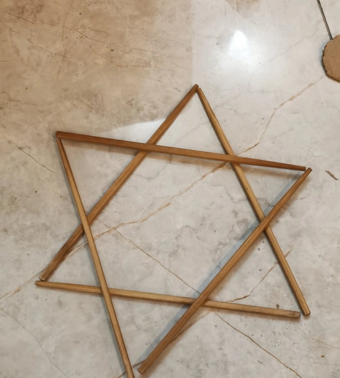 环保创意 用筷子,毛线,纸壳,超轻粘土做的风铃完成啦