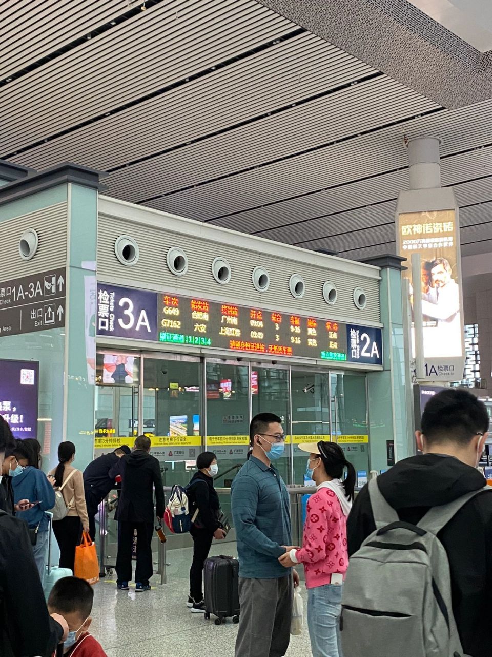 合肥南站换乘攻略 挑战合肥南站17分钟内换乘,结果只用了两分钟. 1.