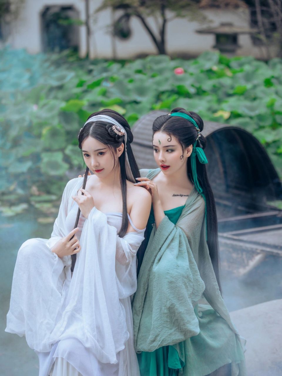 不允许你不知道这套最🔥的青白蛇闺蜜写真 📸📸古风风格:妖娆