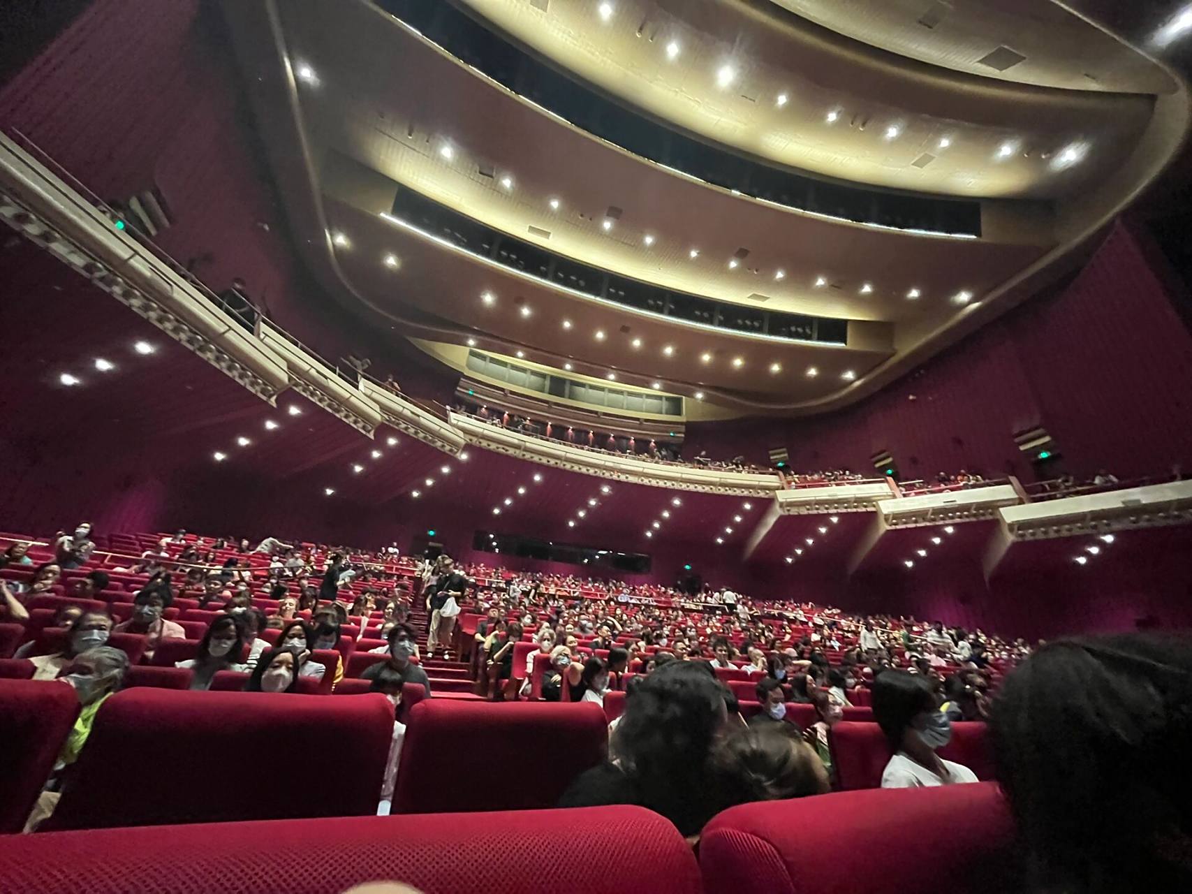 天桥艺术中心如何选座位 我的座位是乐池 4排18号 视线如图 可以看得