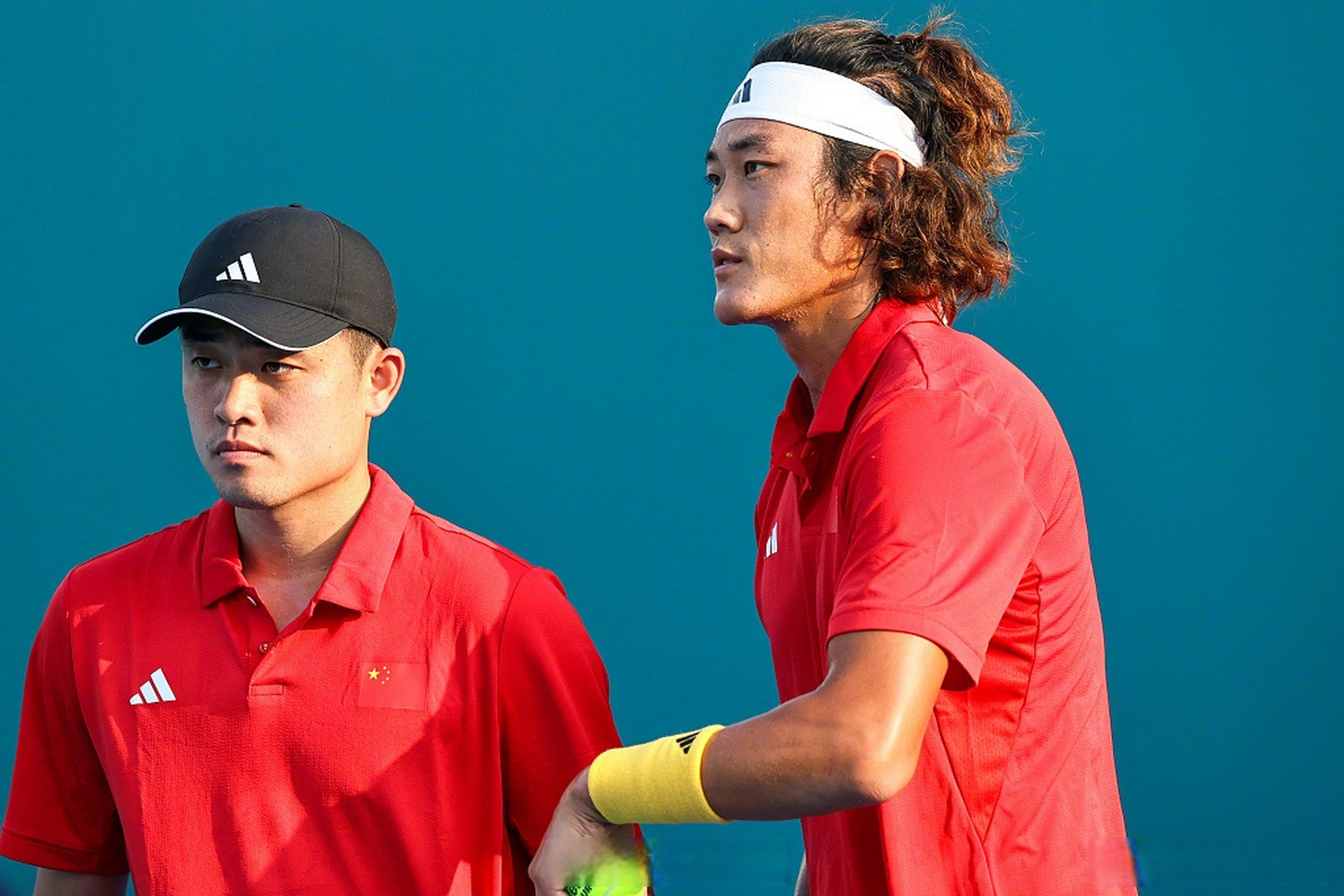 杭州亚运会网球男子双打第二轮比赛,中国组合吴易昺 与张之臻 战胜