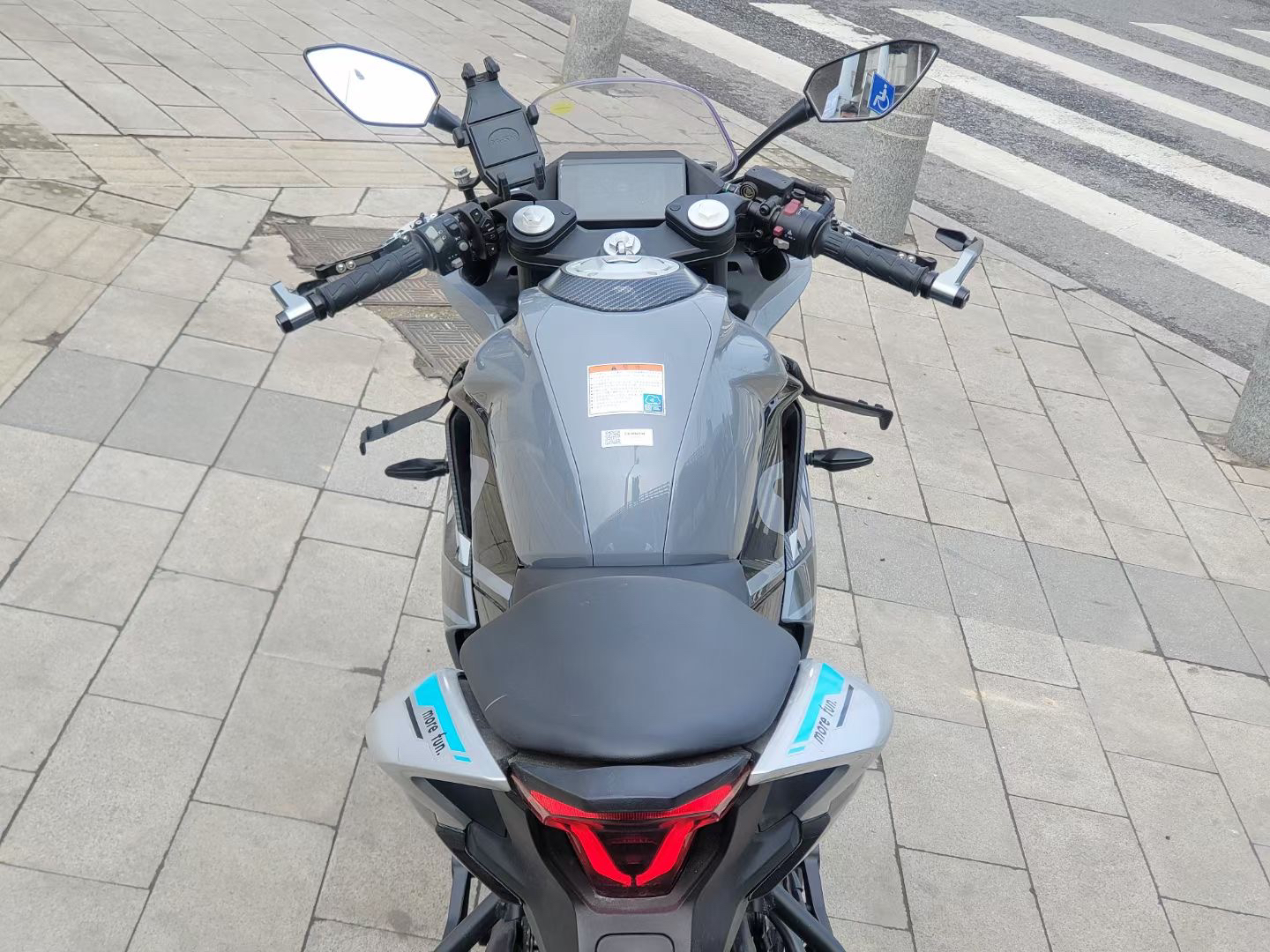 2022款春风250sr,abs版 2022款春风250sr abs版  1380090 672022