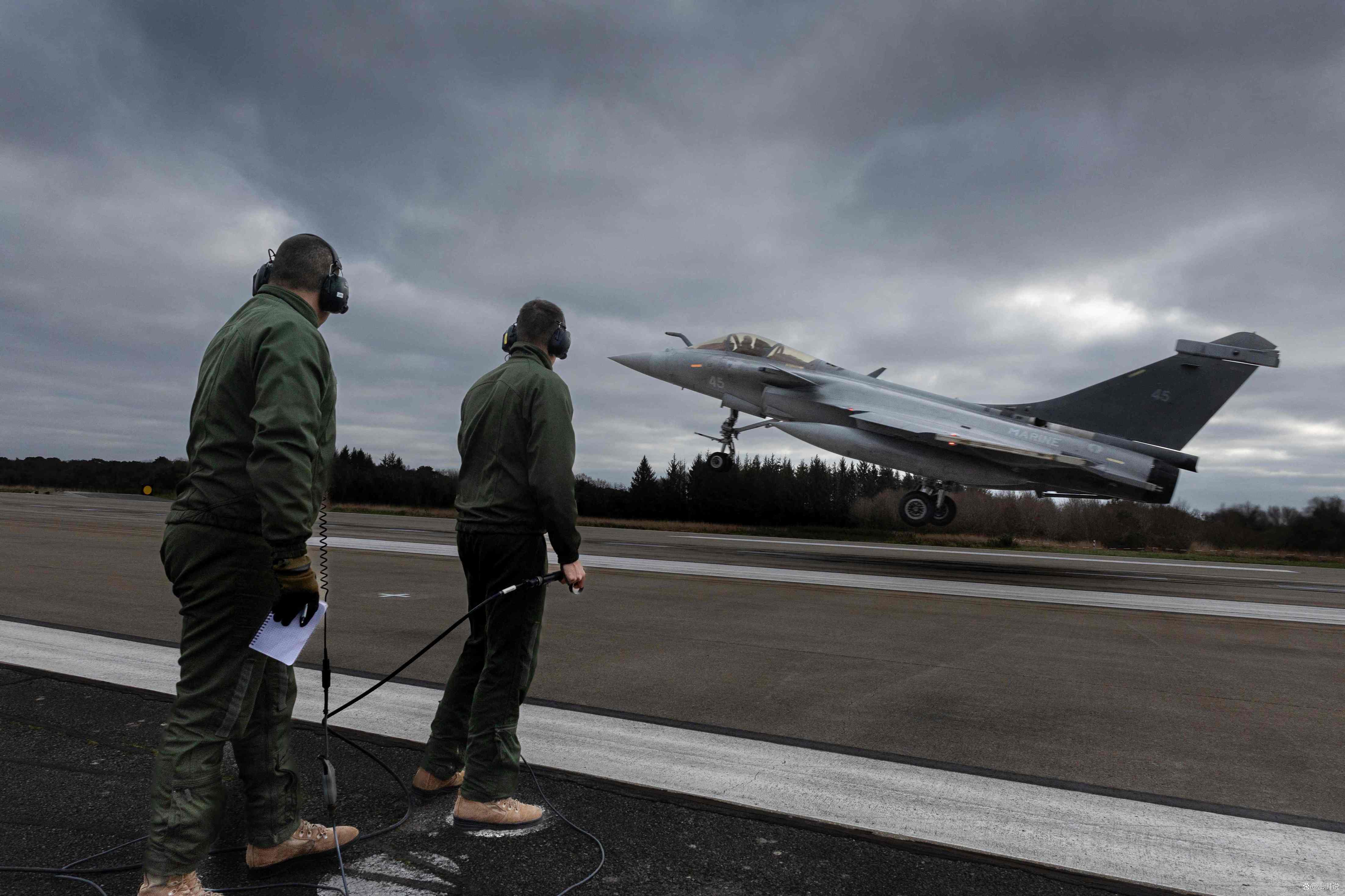 幻影2000c,这位"法兰西雄鹰",在乌克兰的天空中展翅翱翔,与俄军的导弹