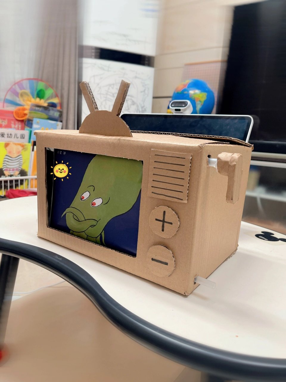 不伤眼睛的电视机94手工制作 幼儿园废旧物利用手工diy又来交作业啦
