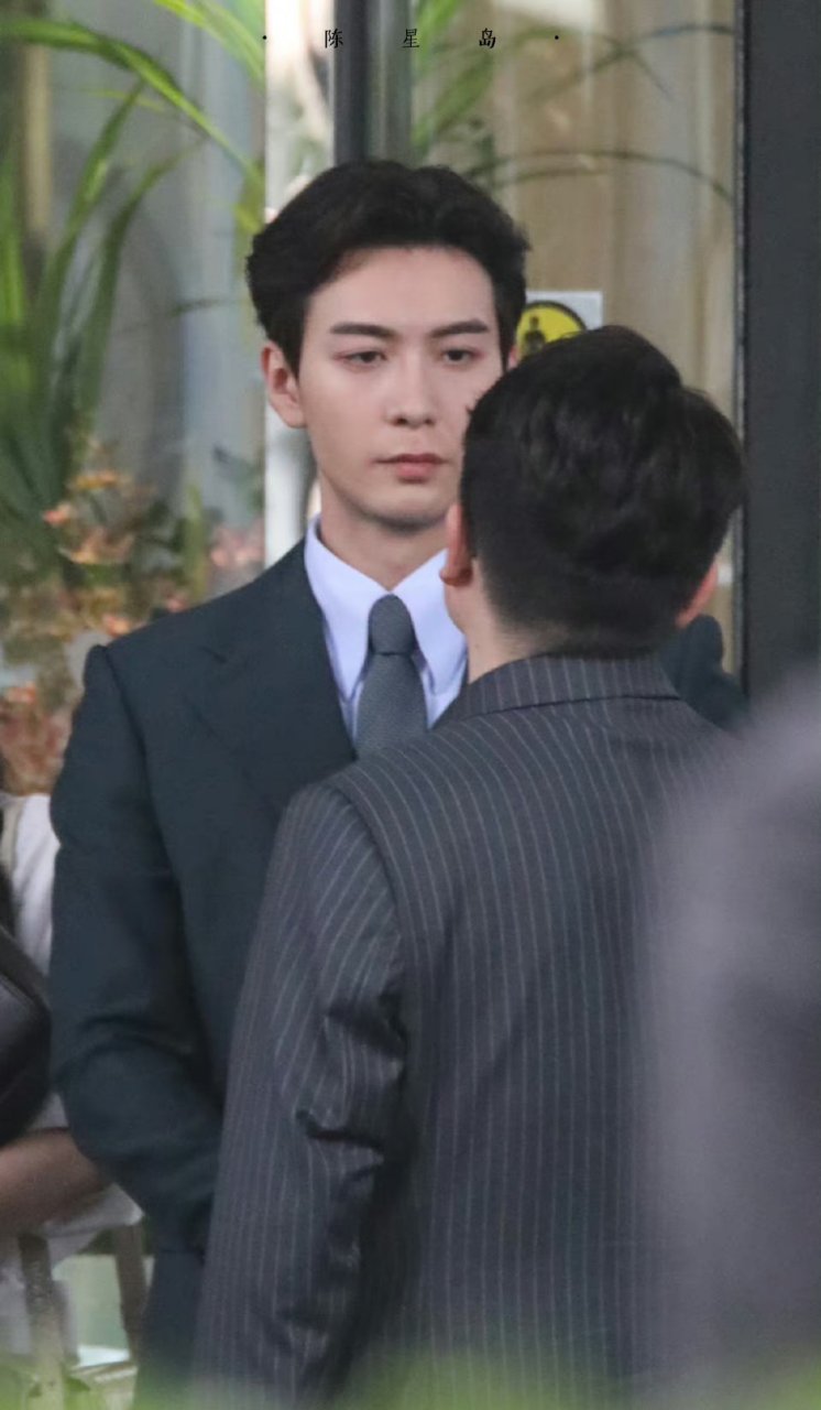 咱就是说陈星旭和黑色西装的适配度真的好高啊!