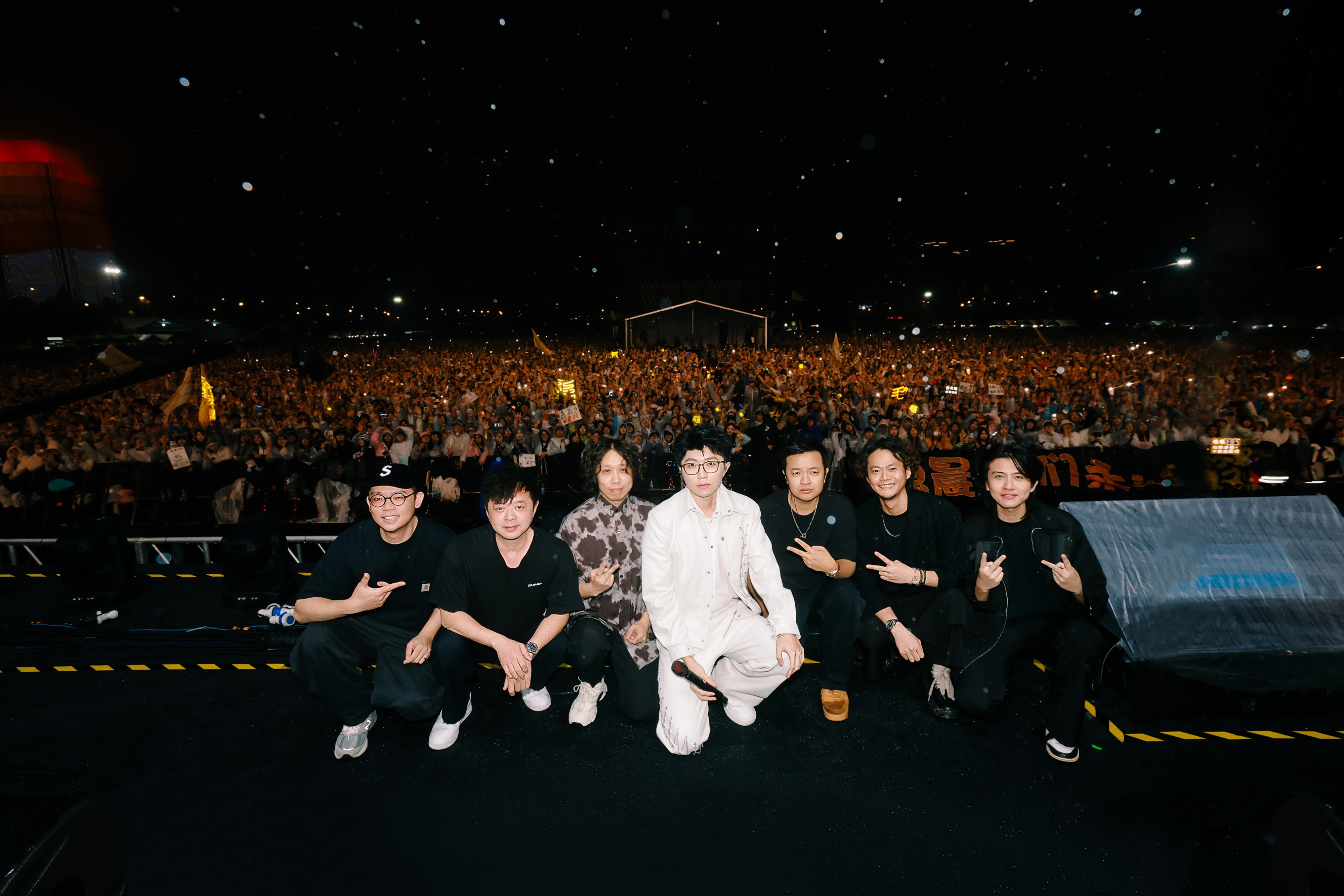 毛不易#南通紫琅音乐节# 大合照送达