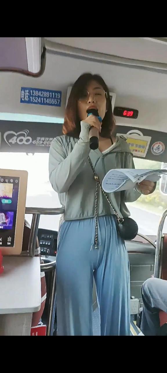 目前该旅行社表示女子是外聘的,不是黑导游,已对其进行批评教育!