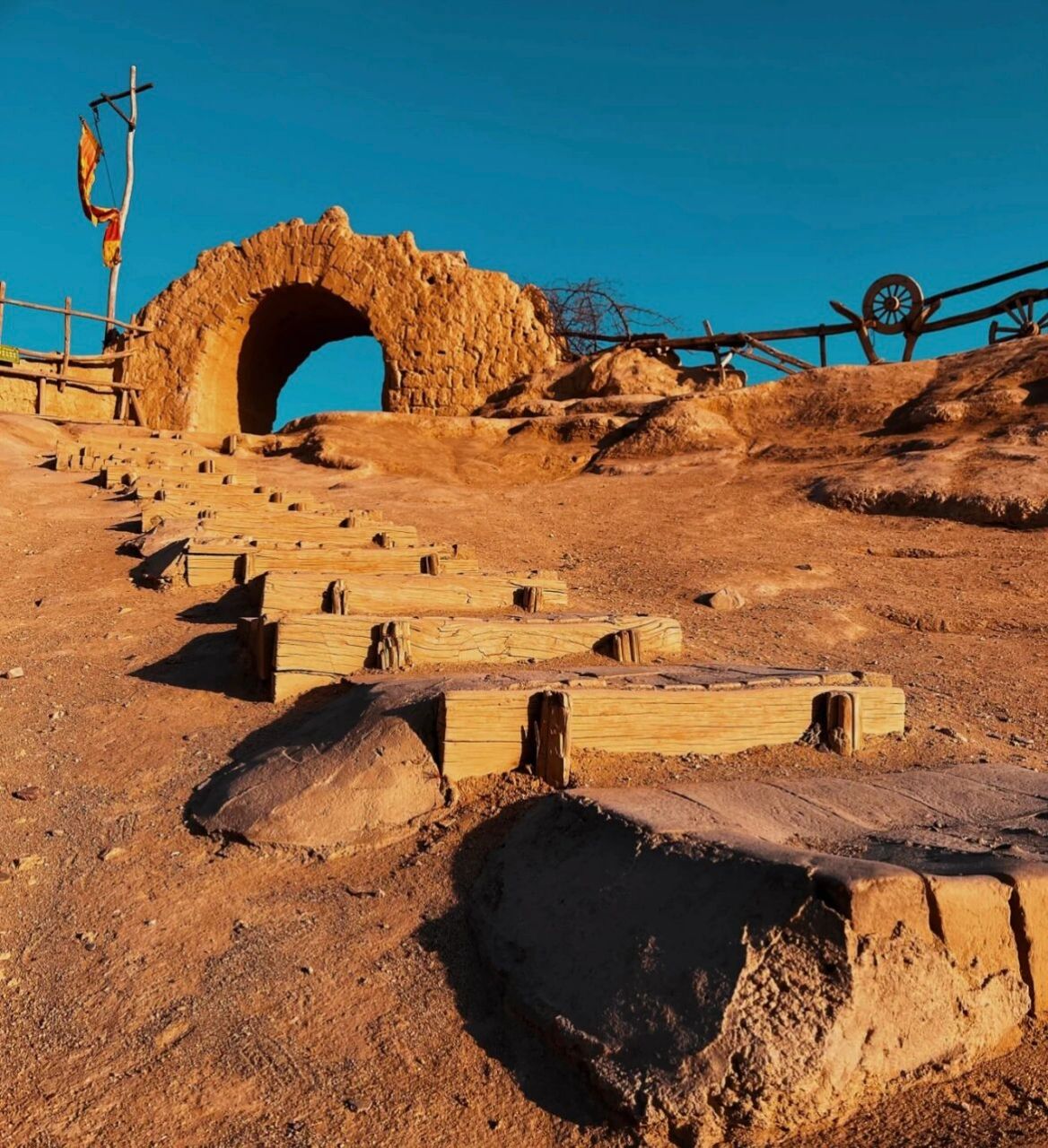 镇北堡西部影视城攻略 镇北堡西部影城位于宁夏回族自治区银川市是集