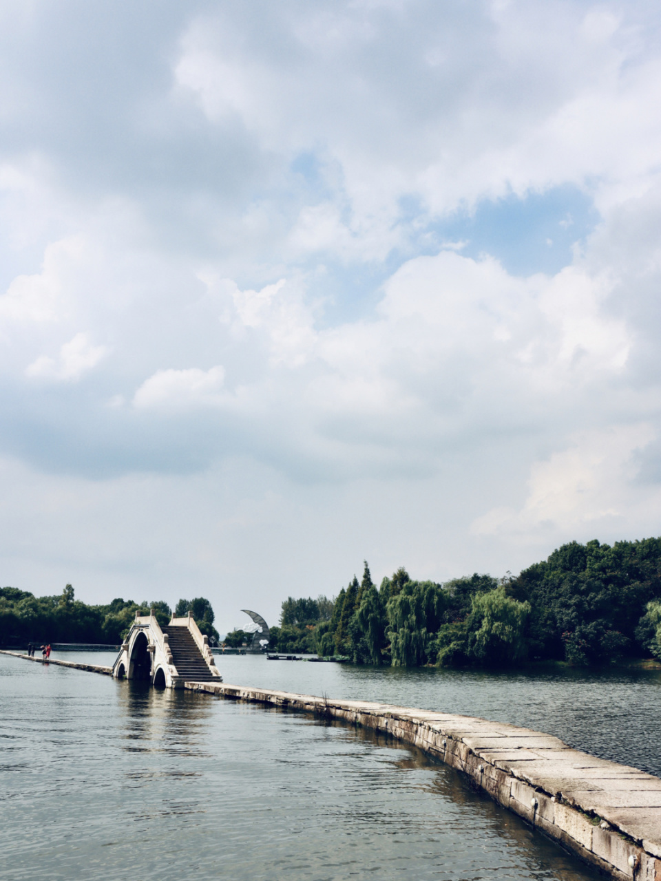 绍兴·古纤道 古纤道,位于绍兴县境内浙东远河柯桥至萧山段,唐元和十