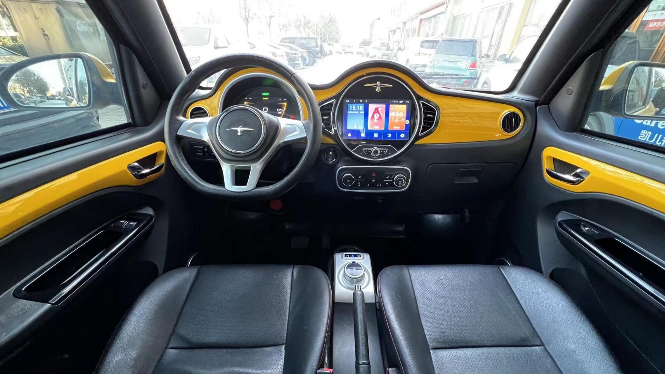 20年今日阳光m2最顶配  才跑了五千多公里 电瓶饿死 刚换新电瓶