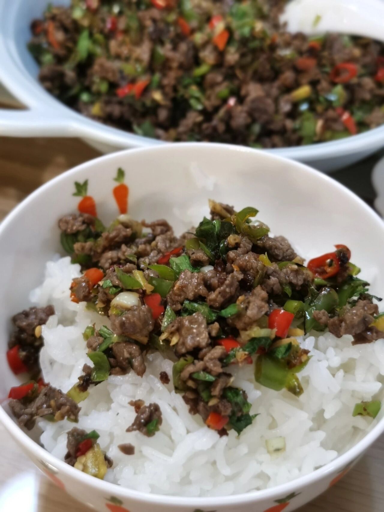 爆辣超下饭的小米辣碎炒牛肉 以前特别年轻的时候无辣不欢,现在年纪渐