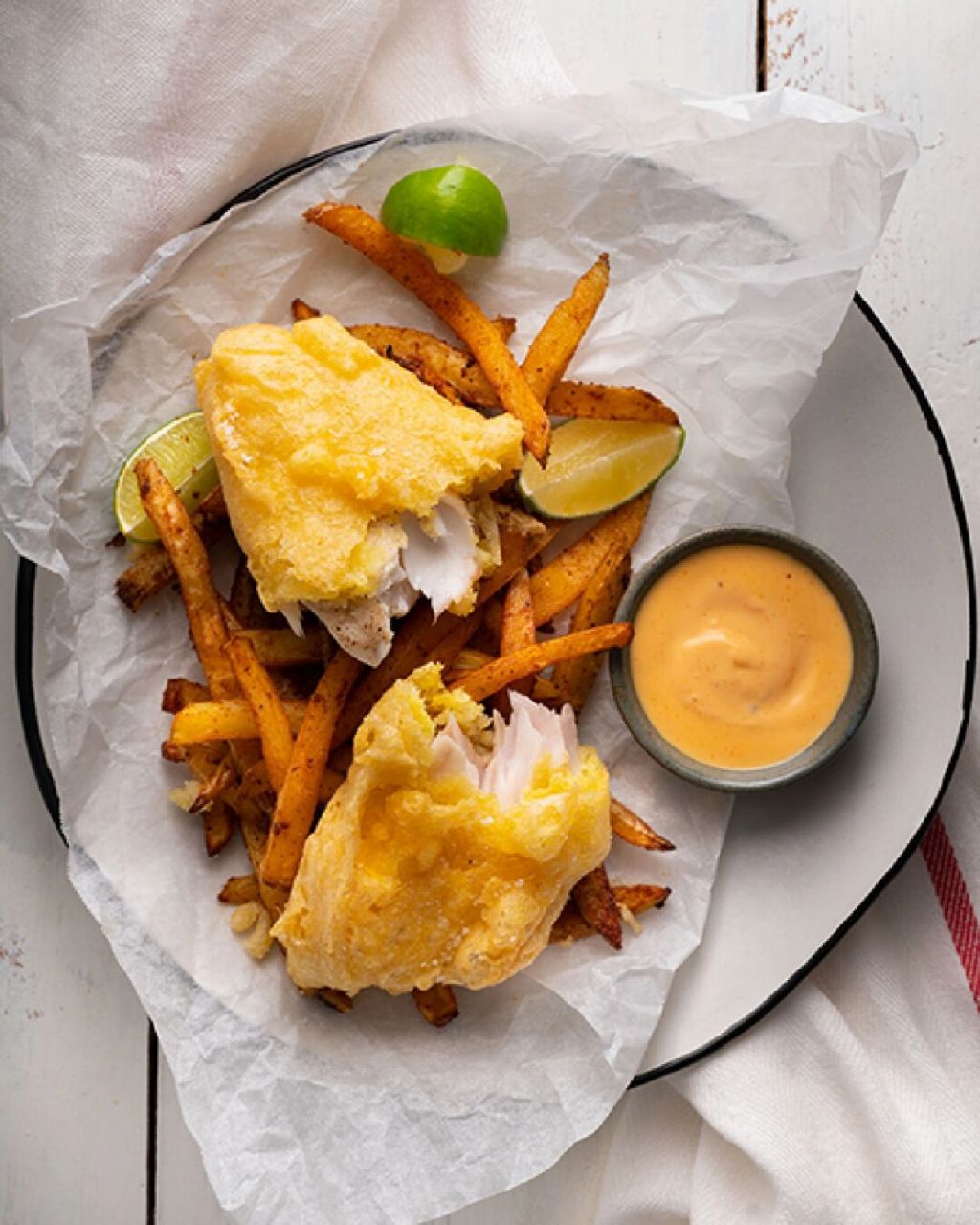 经典的英式炸鱼薯条 |英国国菜9297 经典的炸鱼薯条是英国的一道