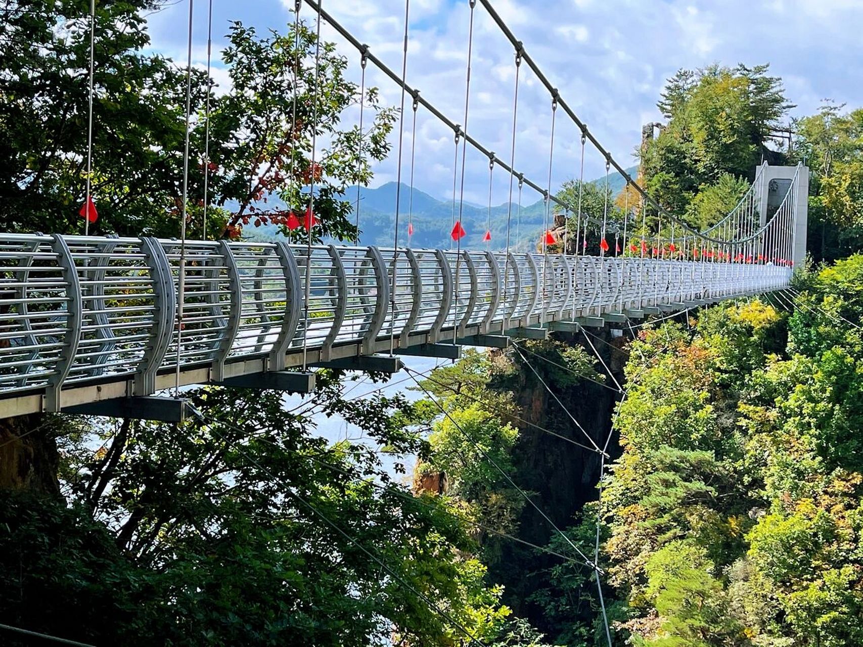 辽宁本溪桓仁县虎谷峡|超美的网红玻璃吊桥 十一假期去哪儿玩?