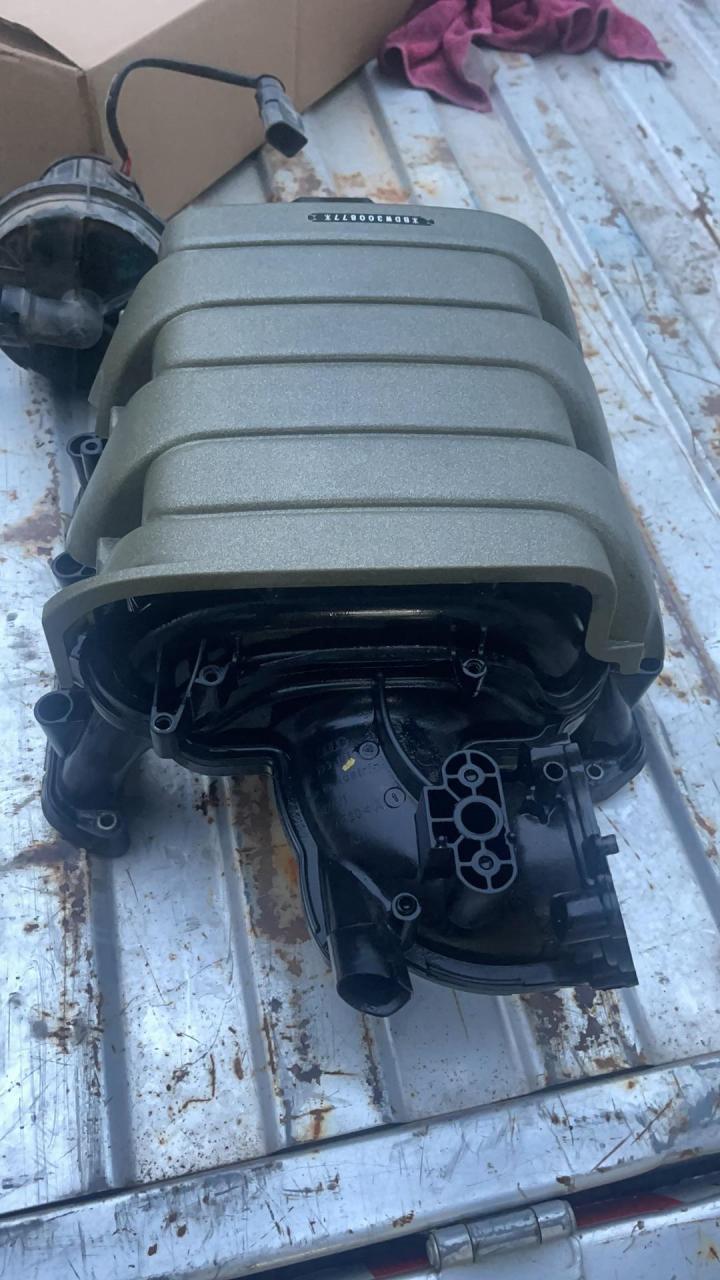 奥迪c62.4进气支管,原装拆车无异响,保装车无异响,无异响!