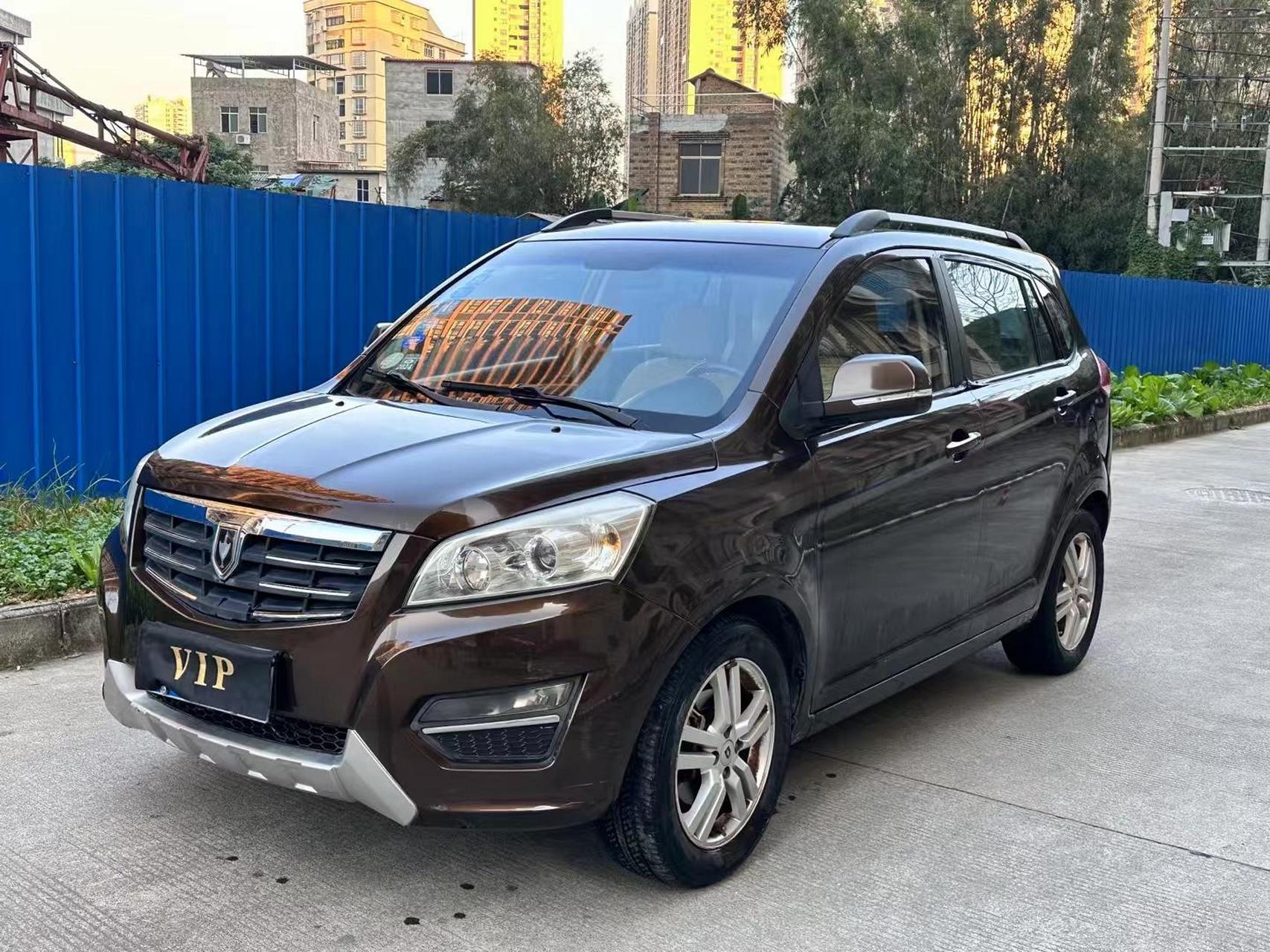 13年 金杯智尚s30 1.5排量 手动挡小suv车型.