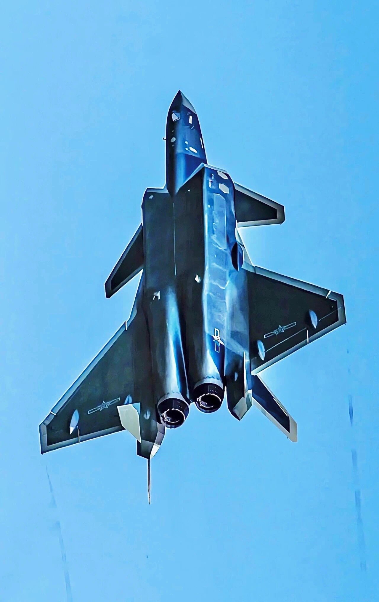 国之重器,歼20威龙壁纸 如同一位身披战甲的勇士,守护着国家的安宁与