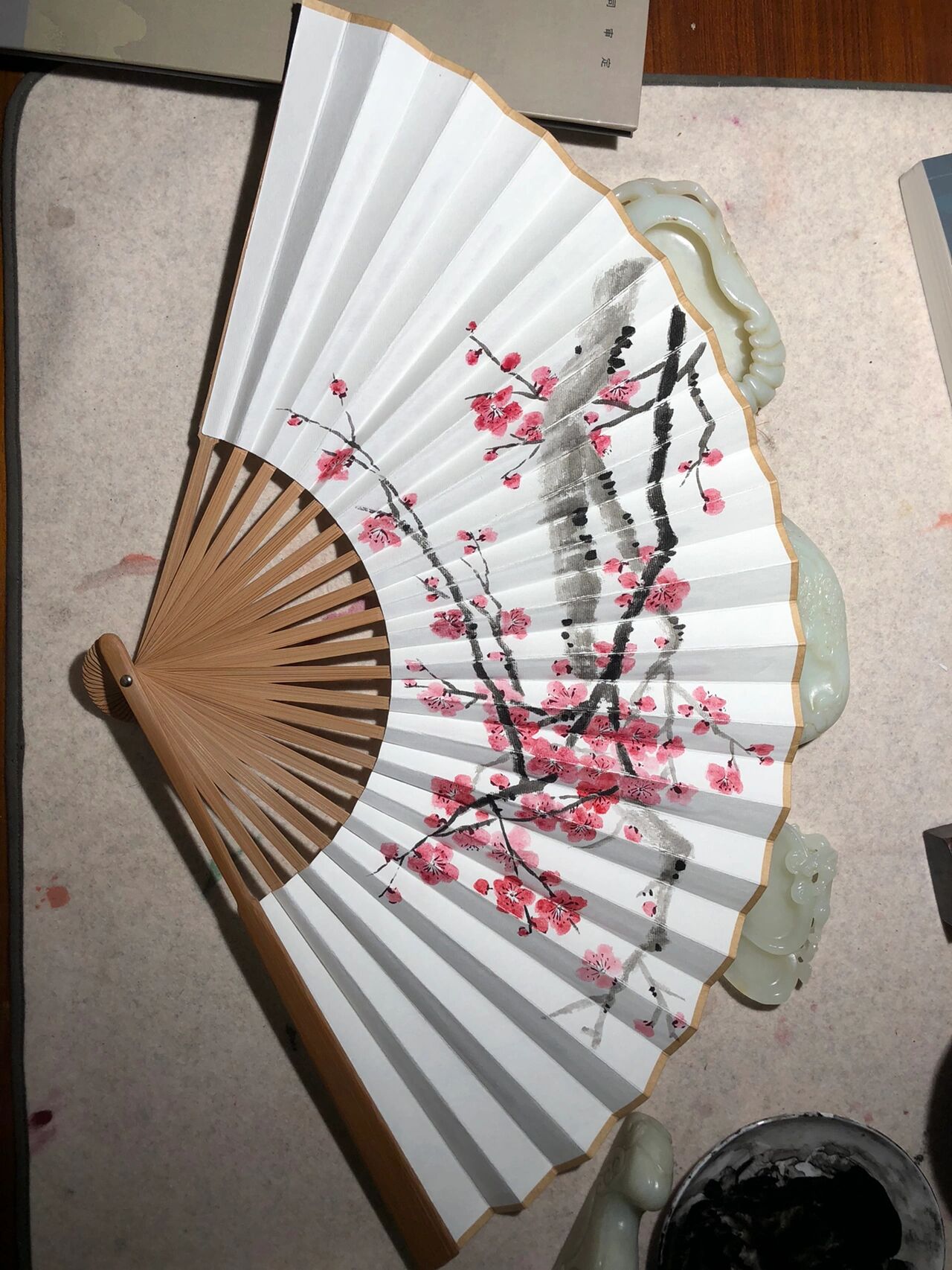 手绘国画梅花折扇