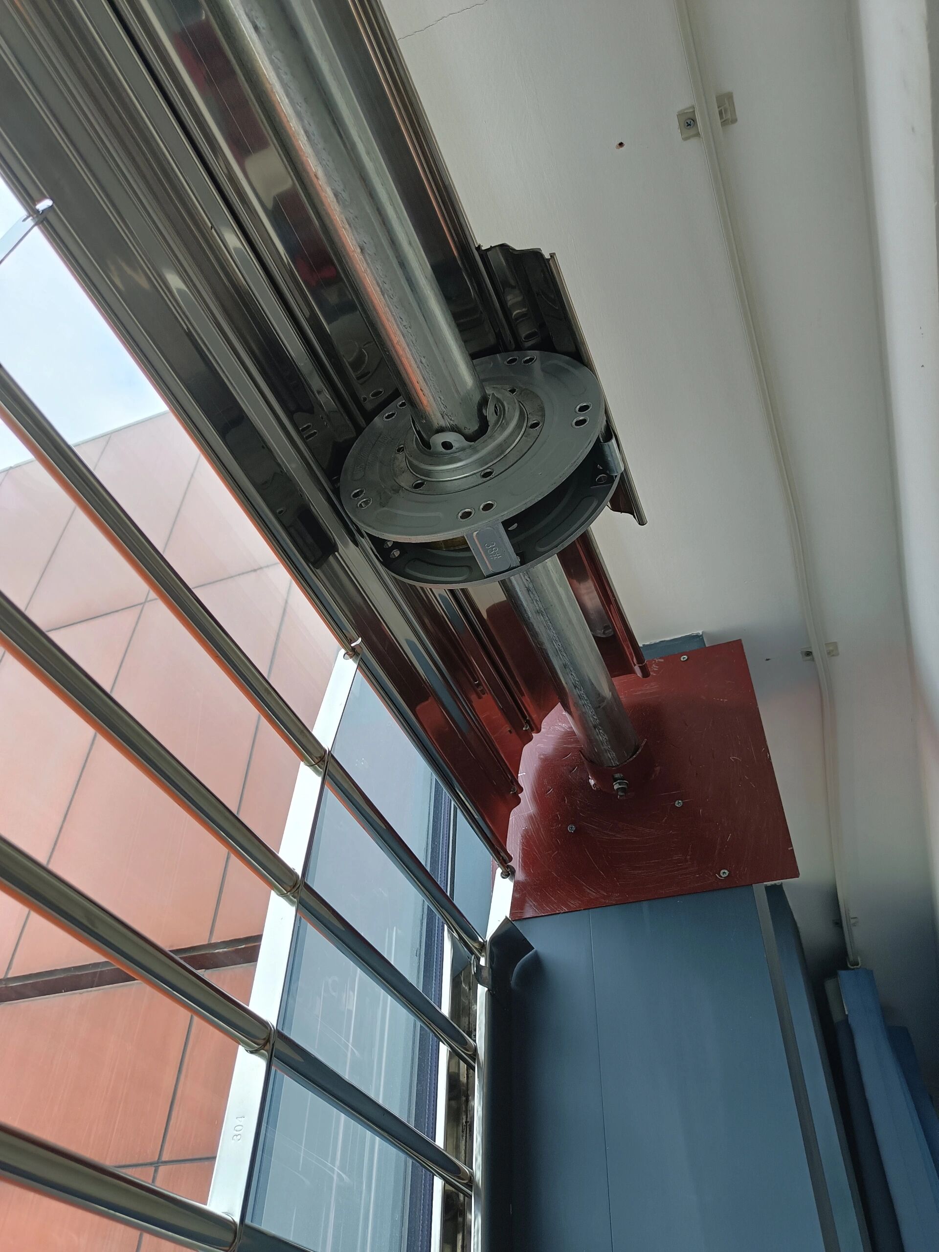 不锈钢通花卷闸门手拉遥控电动防盗卷帘门