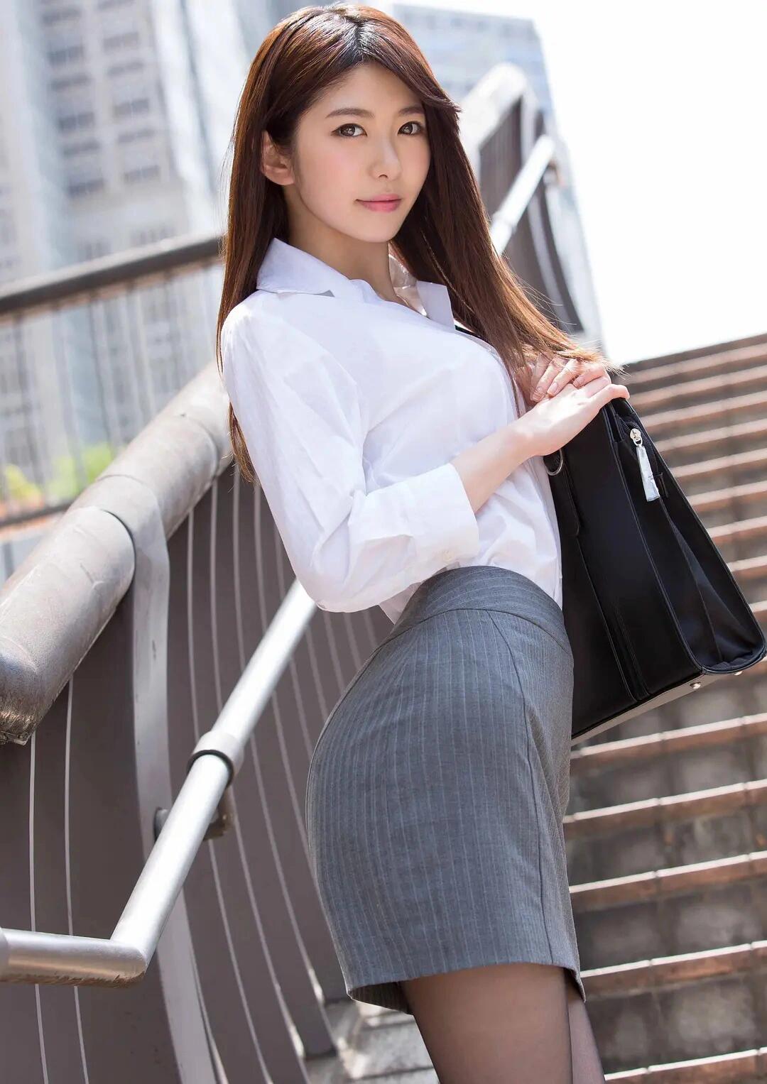 肌肤雪白身材高挑的玉女,魅力难挡的传说级 姓名:有坂深雪(ありさかみ