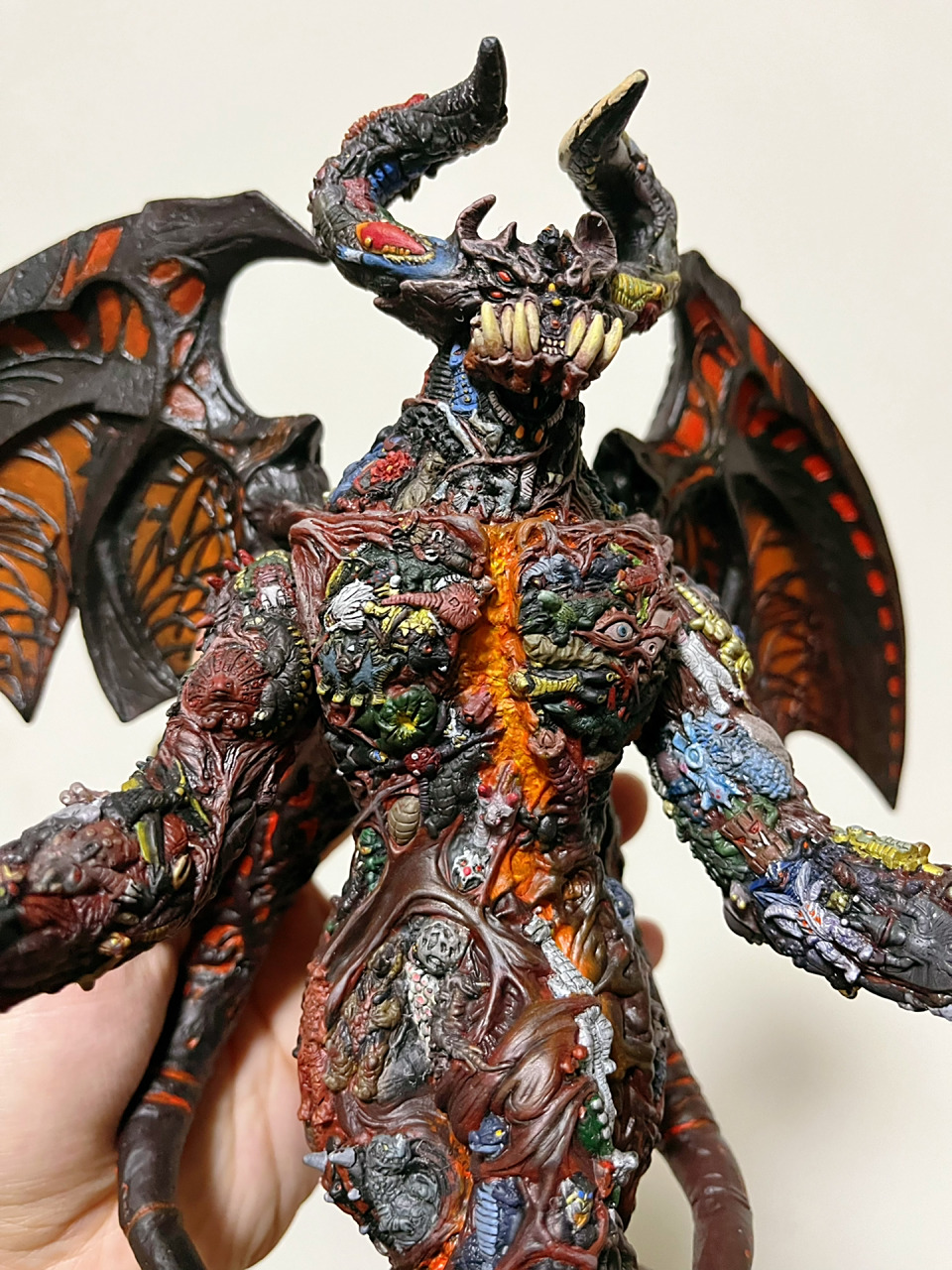 百体怪兽 贝琉多拉软胶重涂 这段时间一有空就在忙这个家伙,总算是涂