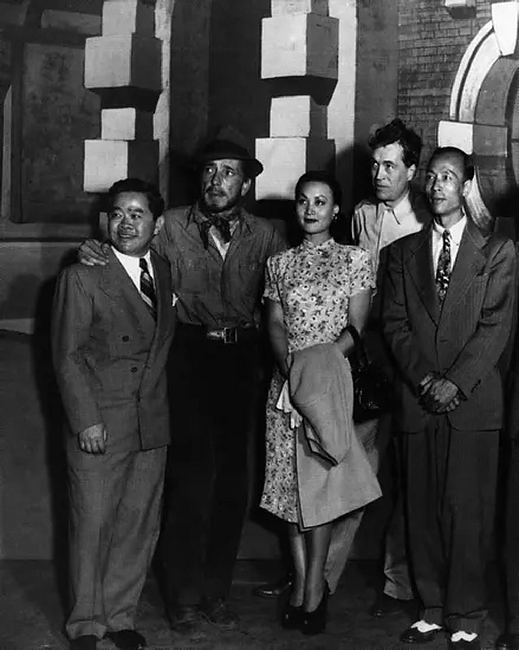 电影导演孙瑜(野草闲花和体育皇后的导演)和电影演员黎莉莉在美国