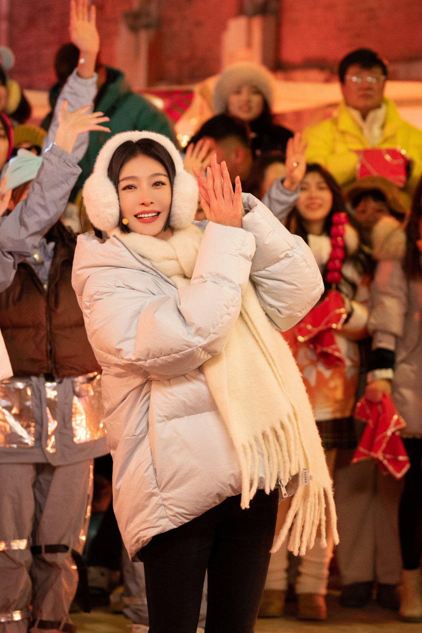 秦岚超话 转个手绢,一起暖暖呼呼过大年#春晚