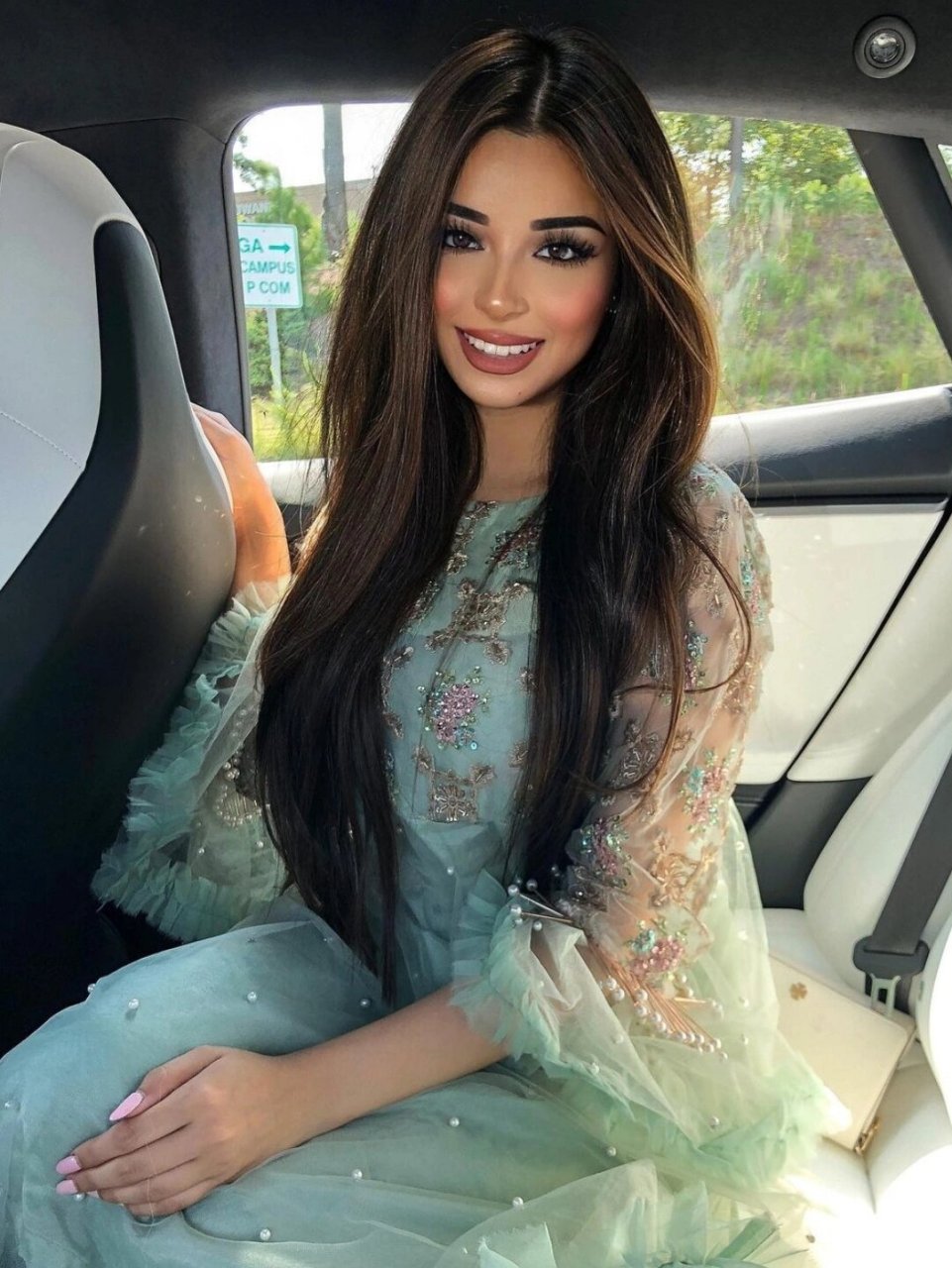 欧美风的巴基斯坦小姐姐 nadia maya,住在美国的巴基斯坦裔.