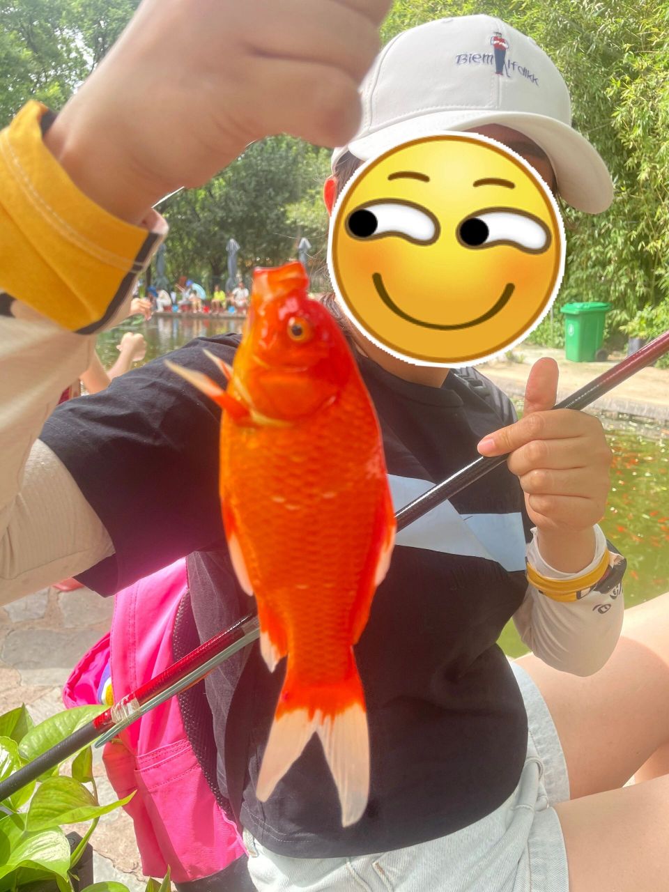 去陶然亭钓小金鱼～ 真是完美的弥补了小河边不上鱼的遗憾哈哈哈哈,我