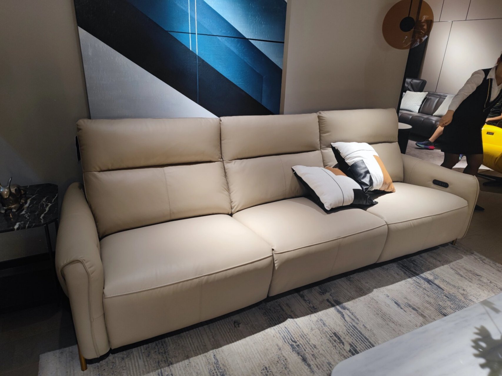 芝华士伯爵沙发 这沙发从五一逛到十一,五一时在芝华士,顾家,左右三个