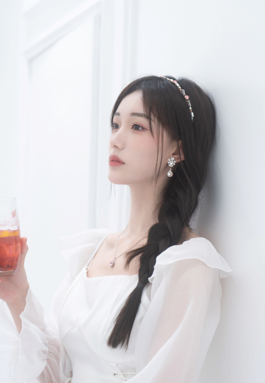 惟baby- 出生于1998年8月19日,狮子座小姐姐