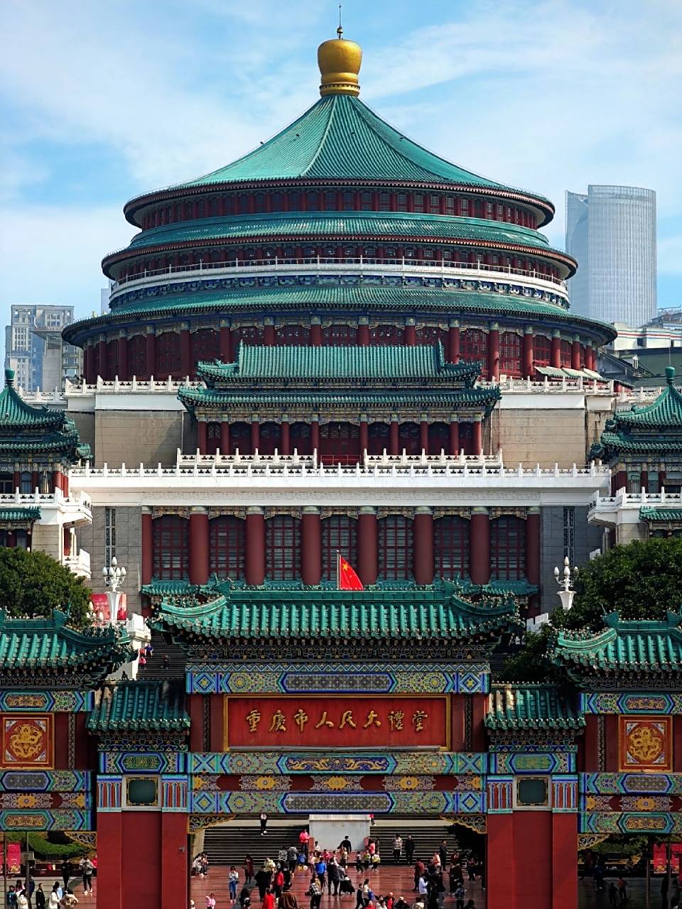 于1951年6月破土兴建,1954年4月竣工,是一座仿古民族建筑群,是重庆