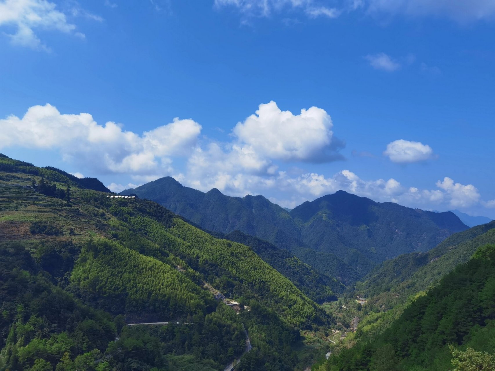 佛子山 天蓝蓝的,山上没有很热.人不多,非常美的佛子山!