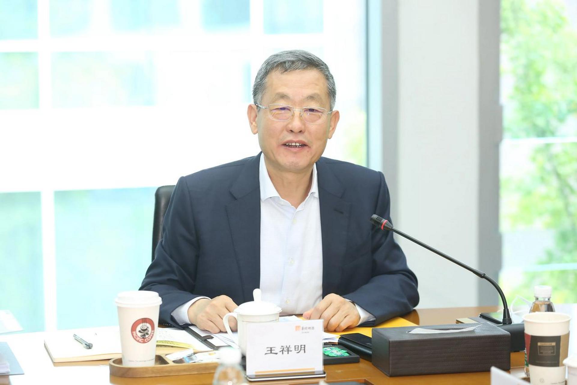 华润集团董事长王祥明调研华润啤酒总部  10月26日,华润集团董事长