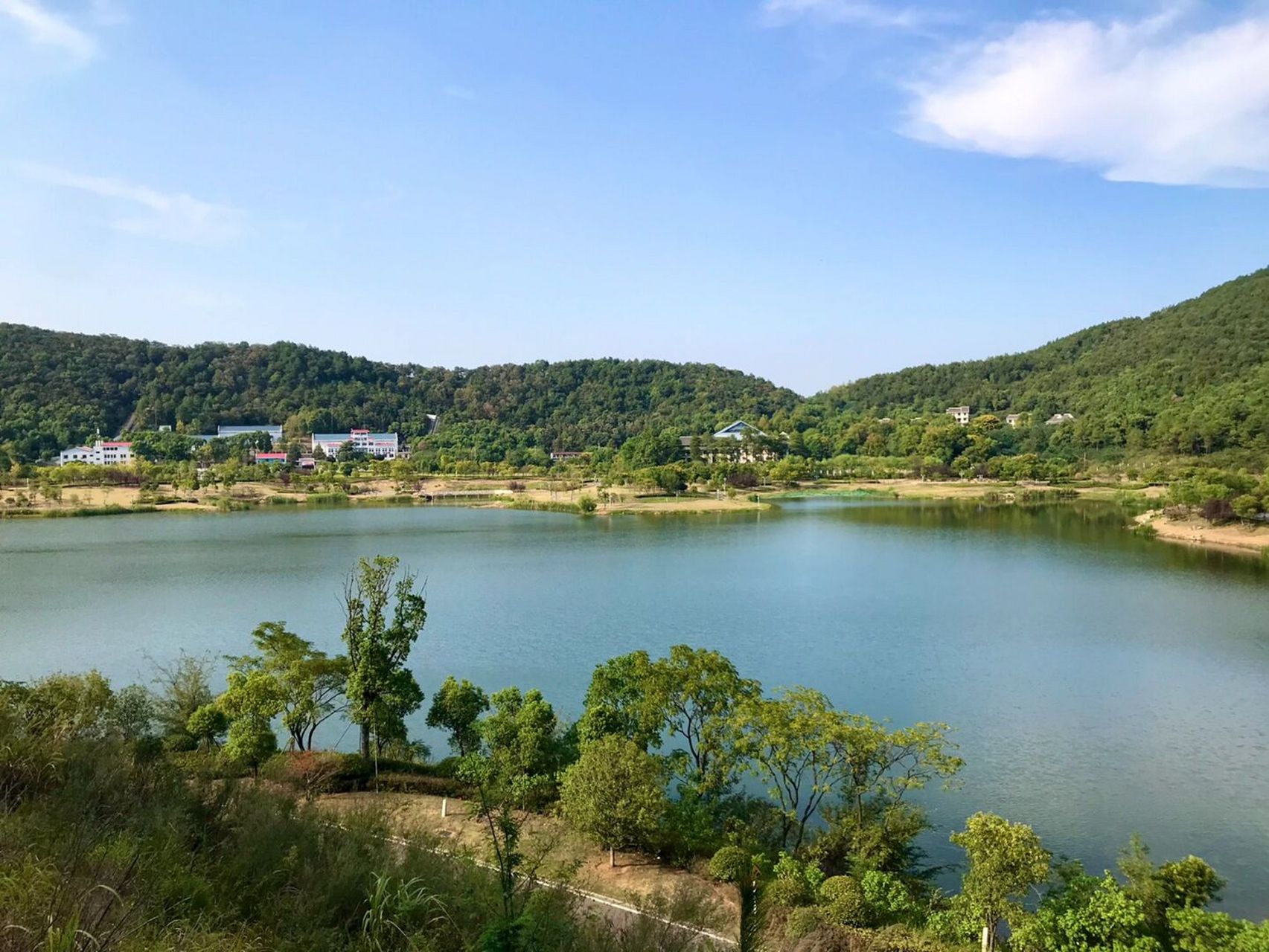 武汉九峰山的九座主峰徒步穿越 武汉九峰山国家森林公园里坐落着宝盖