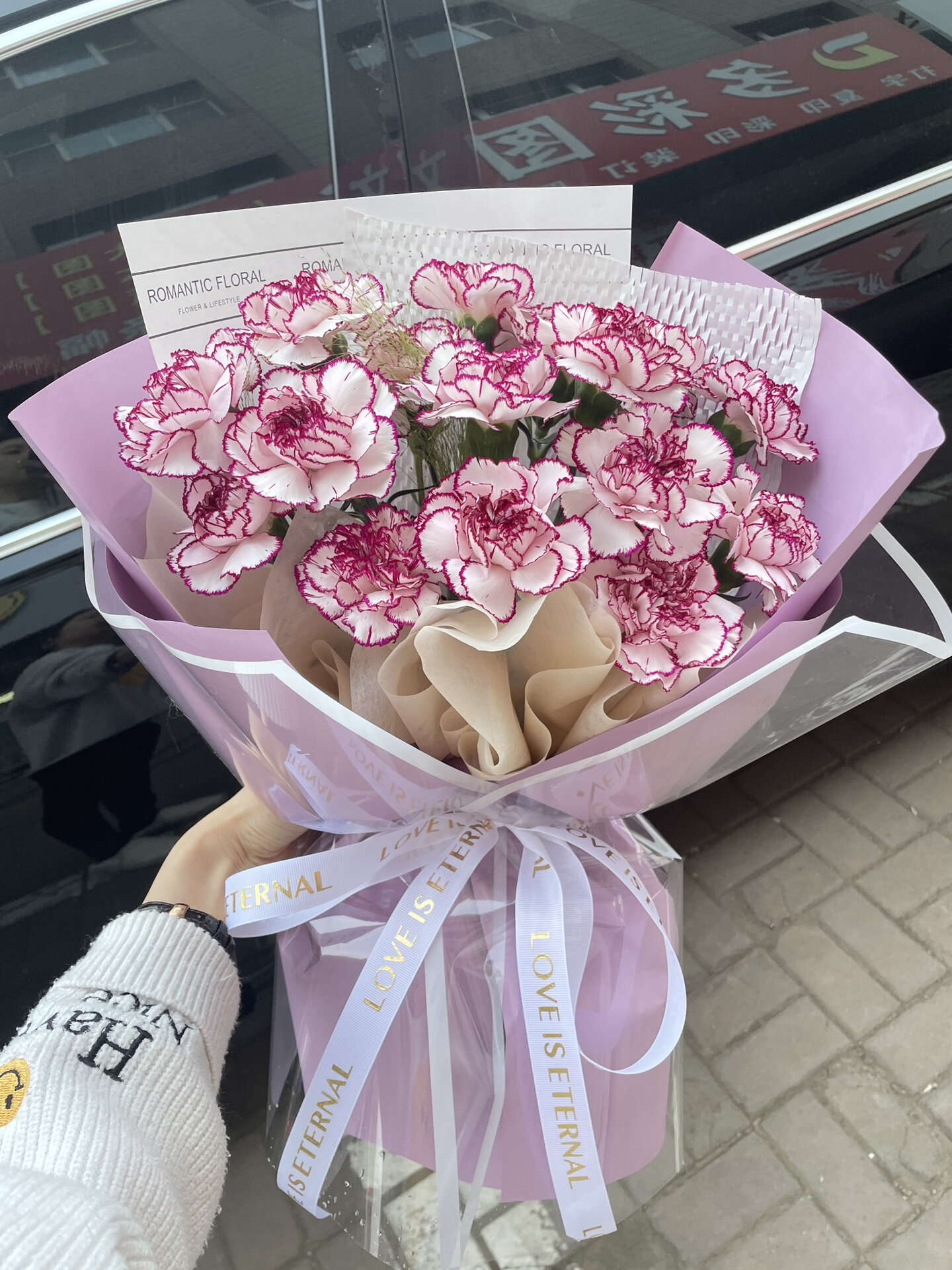 紫精灵康乃馨花束 适合送长辈 闺蜜 朋友的高颜值花礼 花语:清纯的爱