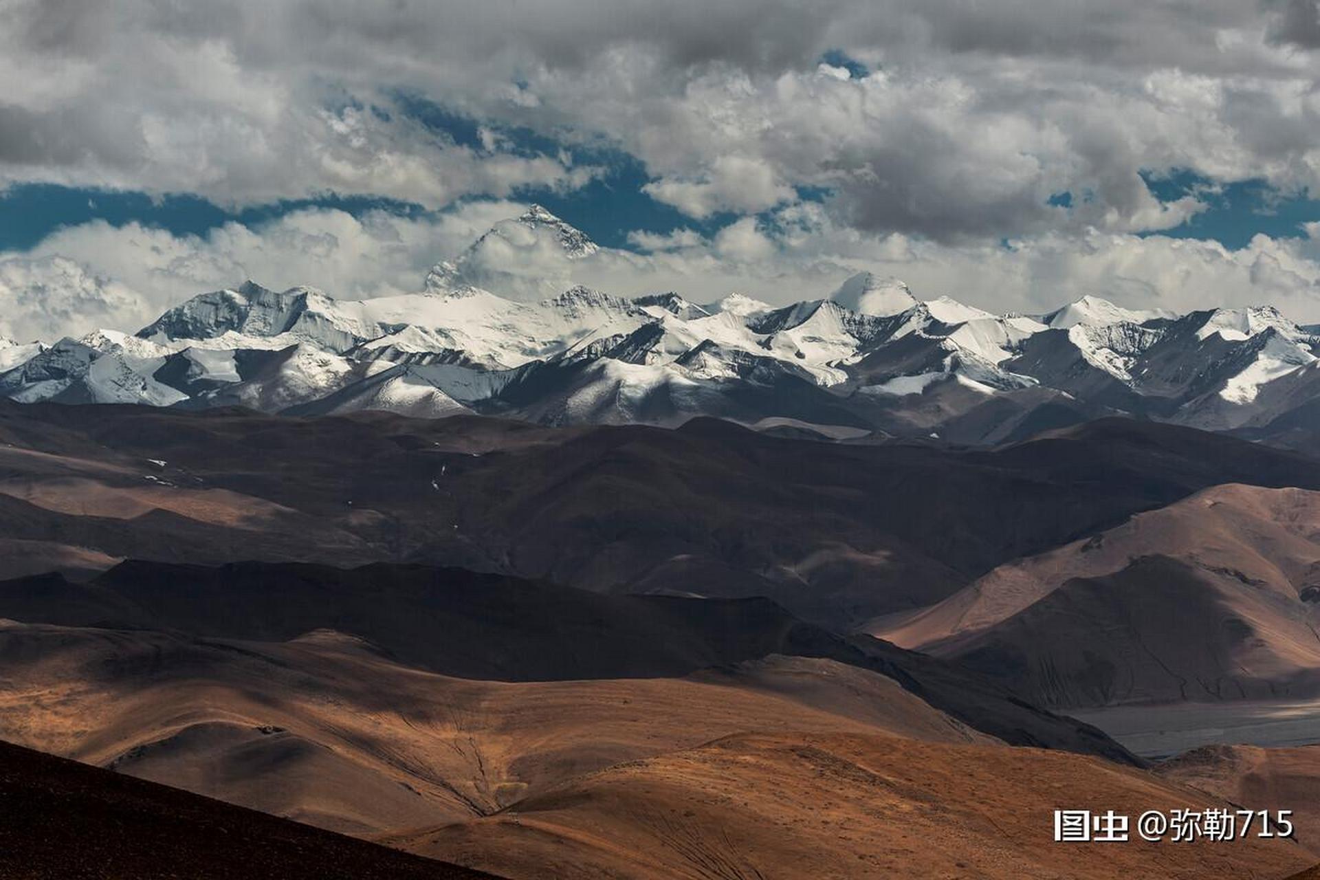 西藏日喀则定日县境内海拔5198米的加吾拉山口,绝对是世界上最壮观的