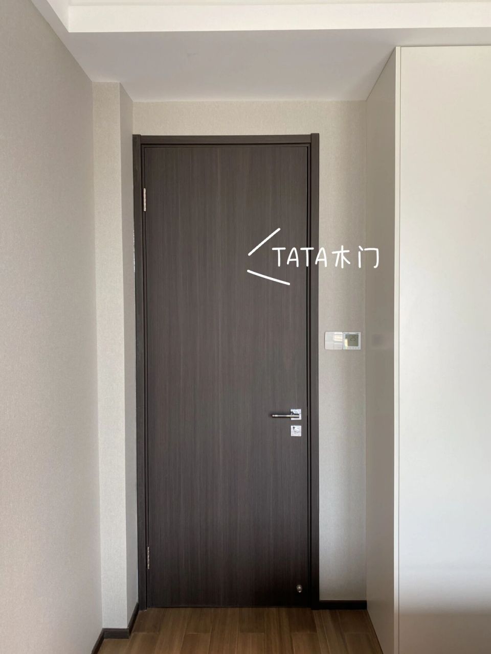 原相机都能拍下的质感,我真的心动了7815 - 一直觉得深色木门要