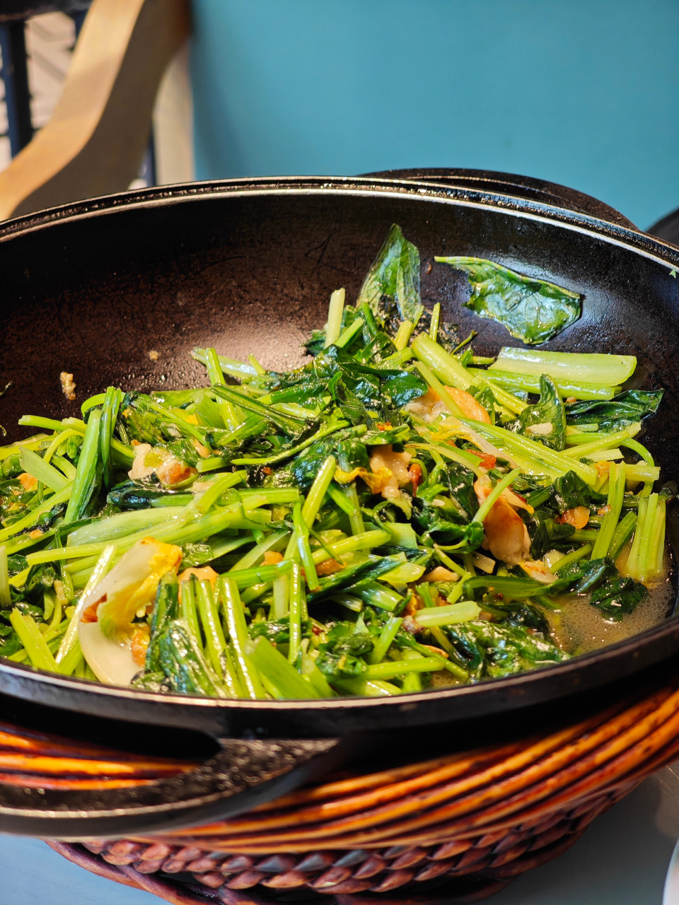《小份炒鸡》《砂锅野菜》《小份海鲜捞饭》  谁能想到砂锅是这么大一
