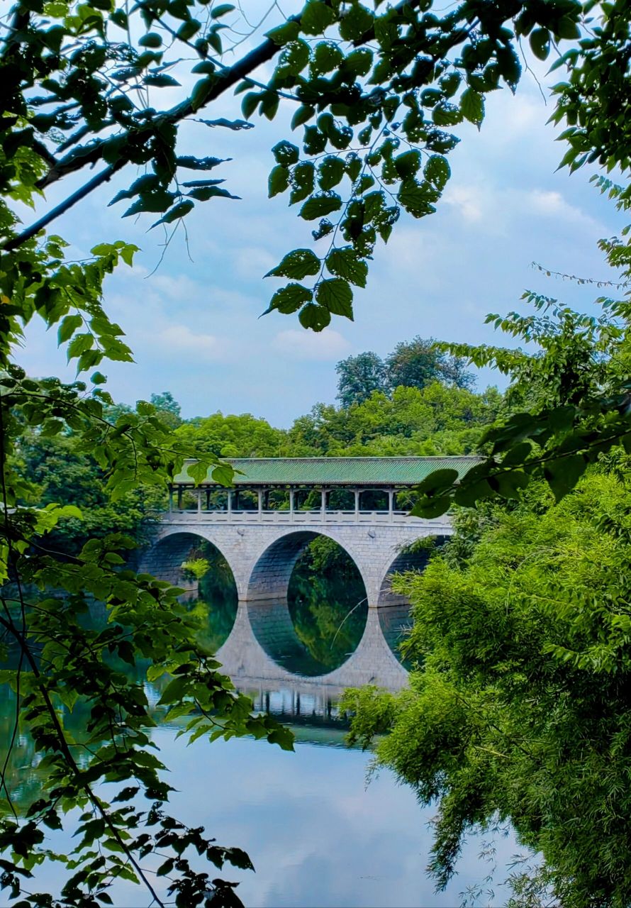 桂林地标之:花桥 花桥,位于 花桥始建于南宋嘉熙年间(1237-1240),初名