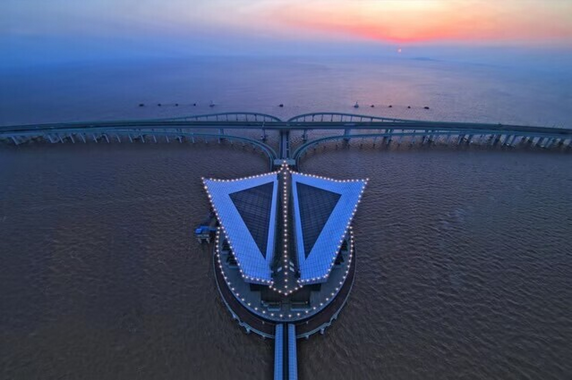 探寻杭州湾跨海大桥——简介 杭州湾跨海大桥位于浙江省杭州湾之上,是