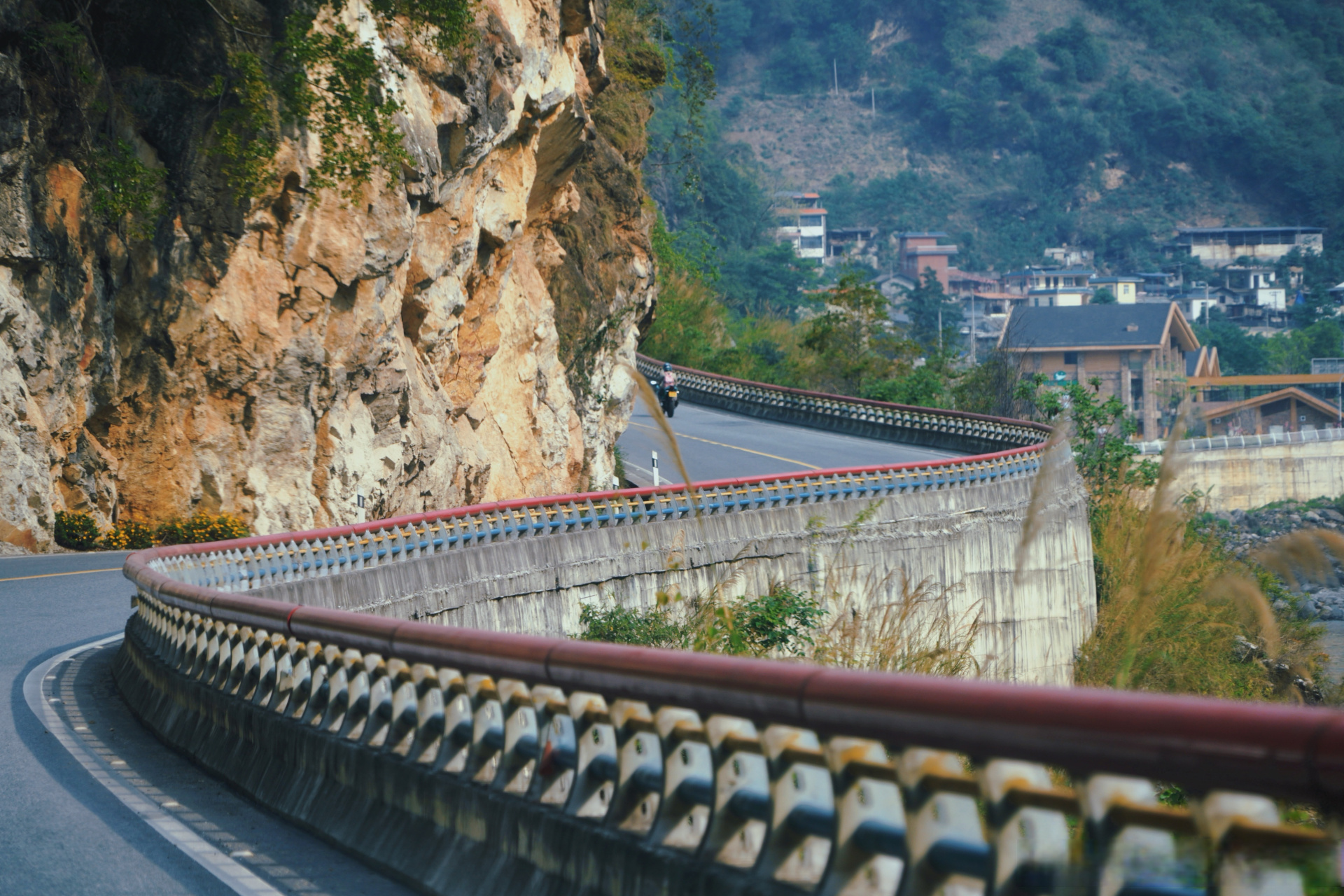 "新"生向前【边境上的世外桃源——怒江秋那桶村】本期"新"生向前