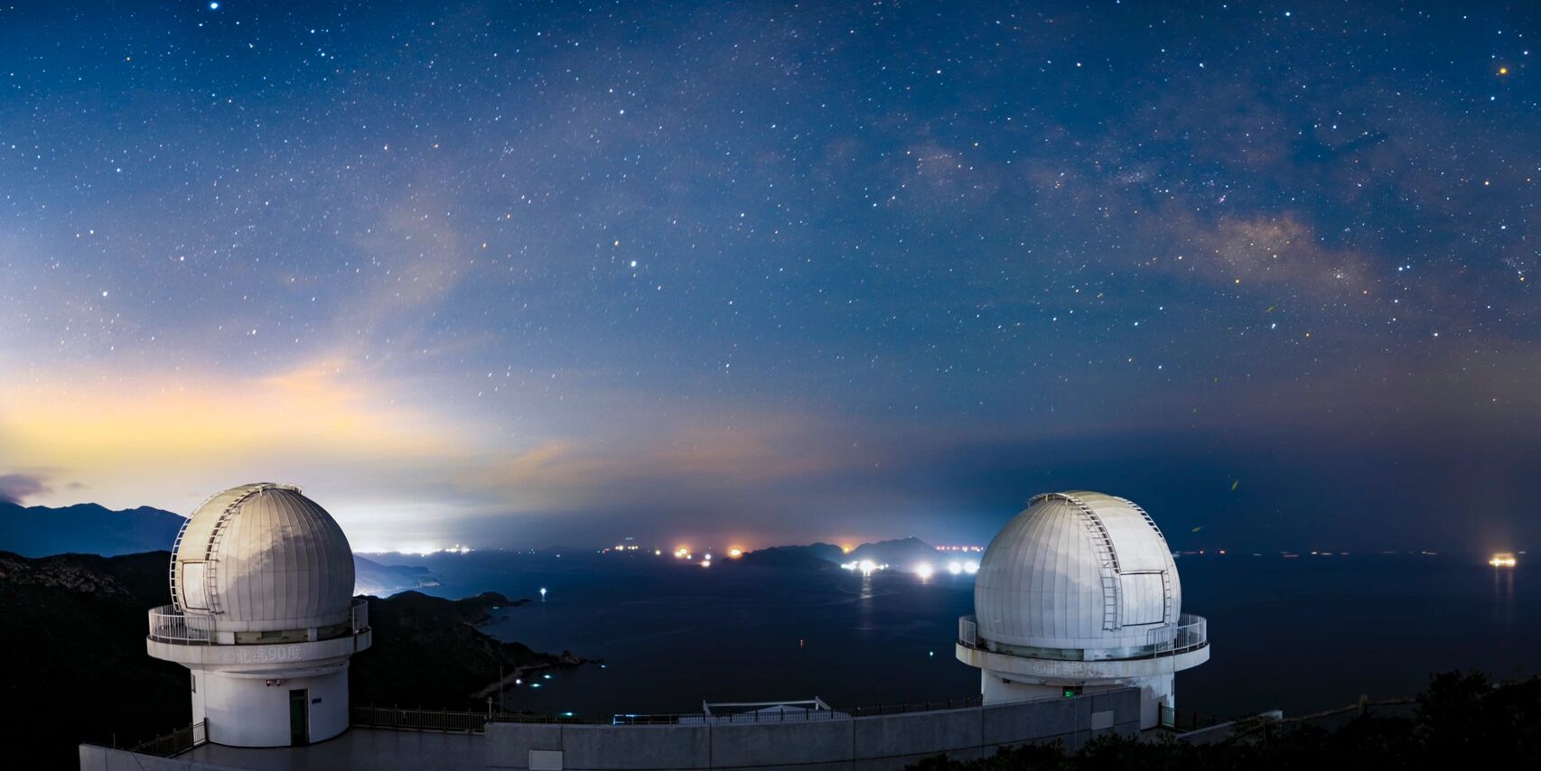 夏季星空之夏季大三角  标志性的星群已经出来了——" ".