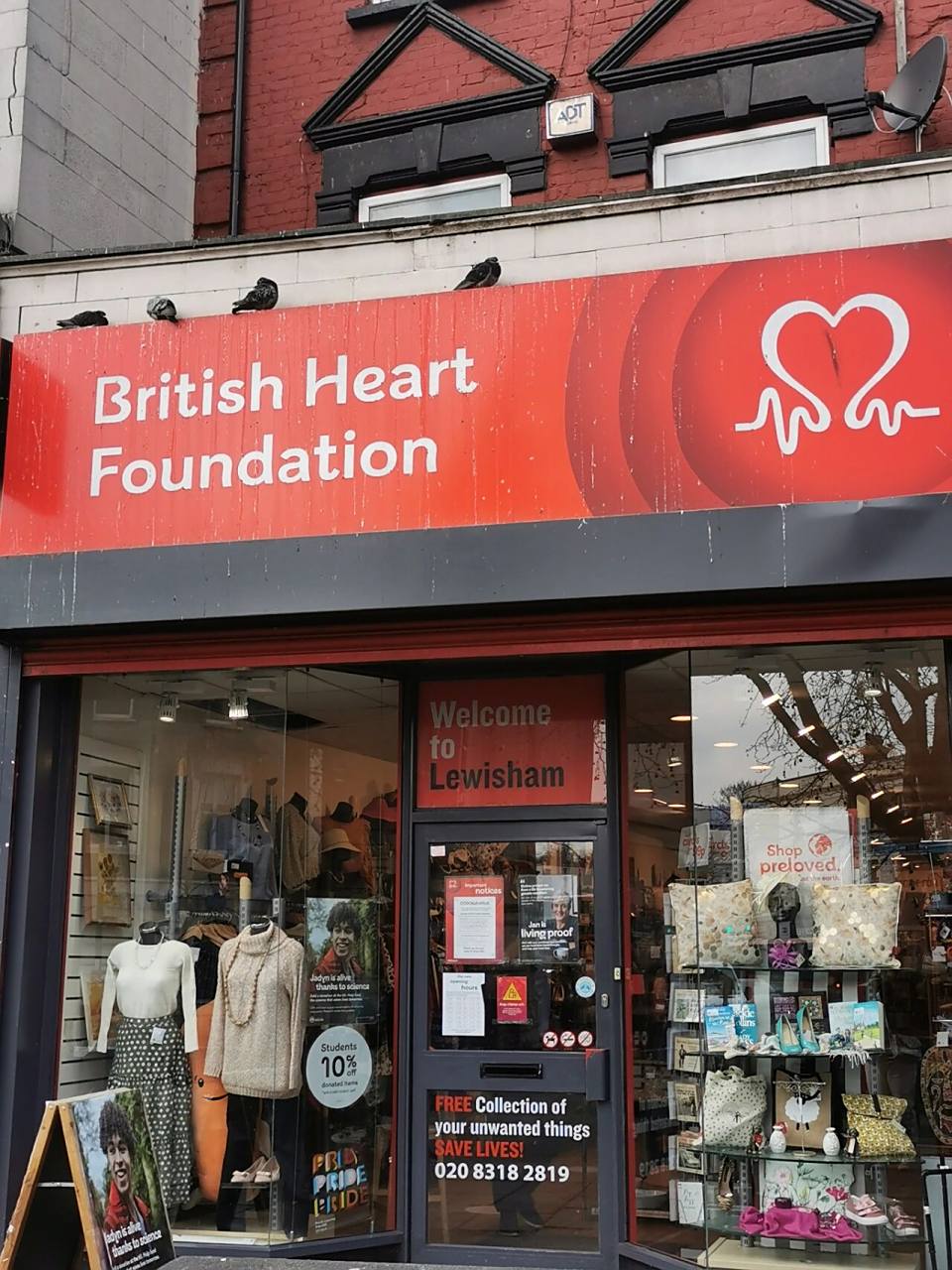 请不要放过任何一家charity shop! 因为认真逛真的会有很多收获!